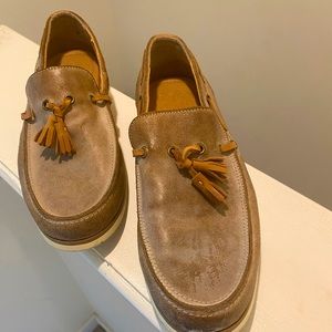 Leather Vince Camuto deck shoe with tassel. Barely worn. Good condition.